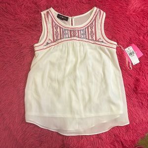 A girl’s Amy Byer shirt